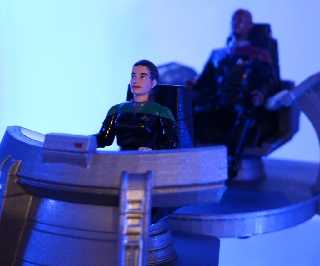 Star Trek: 3D-Printed USS Defiant Command Chair & Helm Console - Nerd ...