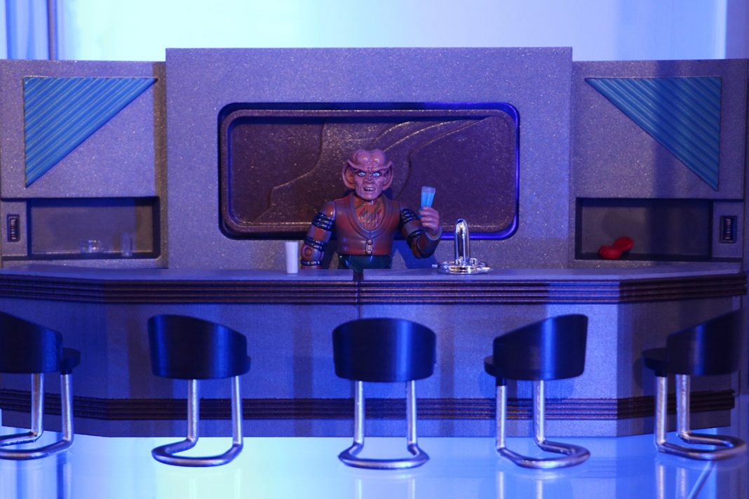 Star Trek: 3D-Printed USS Enterprise-D Ten Forward Lounge - Nerd Emperor